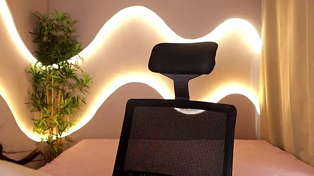 Emma and Issac online show from 03-26-26, 08:47