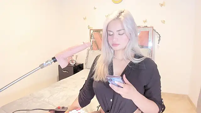 Ella Lenox online show from 10-30-25, 12:34