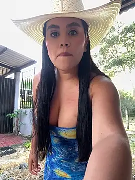 Snapshot of laure_torres chatting on 06-24-26, 12:04 laure torres online show from 06-24-26, 12:04