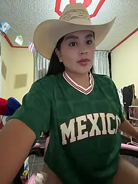 Snapshot of laure_torres chatting on 06-25-26, 01:05 laure torres online show from 06-25-26, 01:05