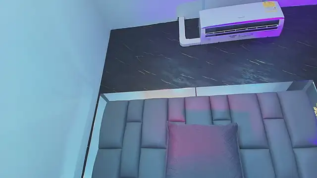 Snapshot of Roxana_gomez chatting on 09-27-25, 03:11 Roxana gomez online show from 09-27-25, 03:11