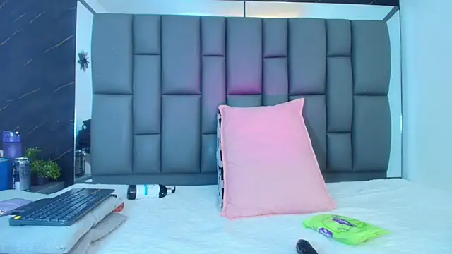 Roxana gomez online show from 01-13-26, 04:07