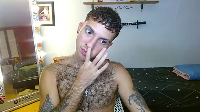 Snapshot of ocean_boy chatting on 10-22-25, 03:01 ocean boy online show from 10-22-25, 03:01