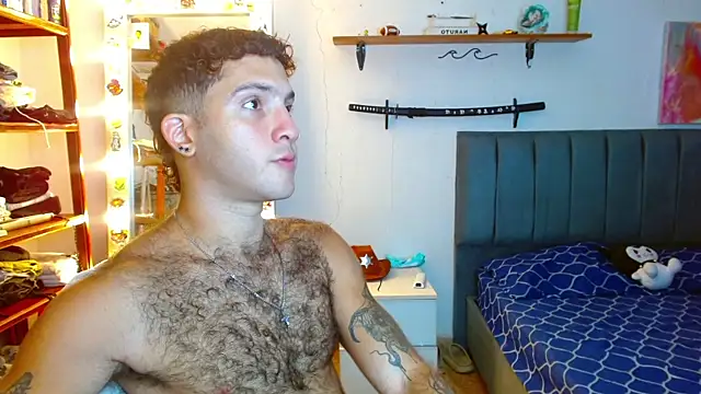 Snapshot of ocean_boy chatting on 10-28-25, 05:26 ocean boy online show from 10-28-25, 05:26