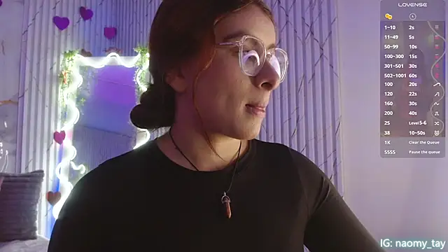 Snapshot of Naomy_tay1 chatting on 02-21-26, 03:29 Naomy tay1 online show from 02-21-26, 03:29