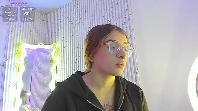 Snapshot of Naomy_tay1 chatting on 03-20-26, 03:33 Naomy tay1 online show from 03-20-26, 03:33