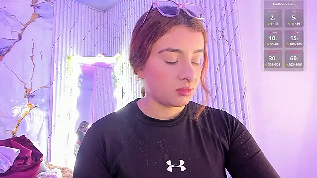 Snapshot of Naomy_tay1 chatting on 03-21-26, 03:33 Naomy tay1 online show from 03-21-26, 03:33