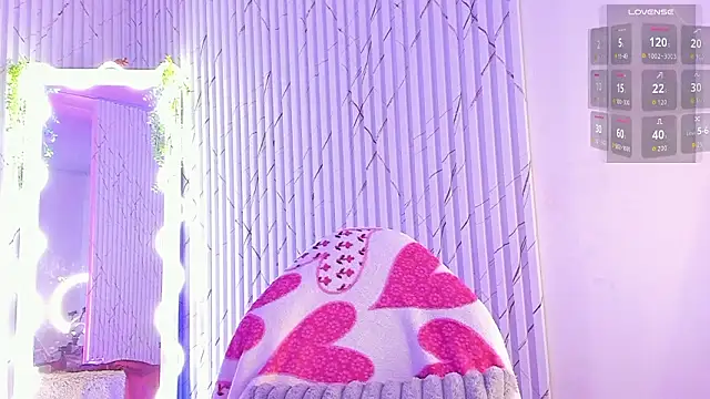 Snapshot of Naomy_tay1 chatting on 03-21-26, 08:19 Naomy tay1 online show from 03-21-26, 08:19