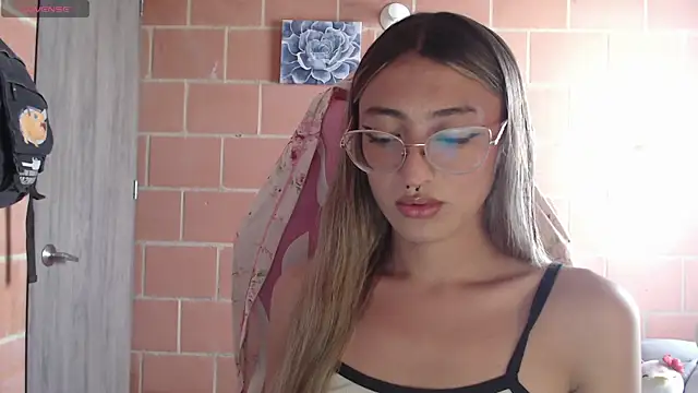 Snapshot of Andrea_camilaaa chatting on 09-21-25, 04:19 Andrea camilaaa online show from 09-21-25, 04:19
