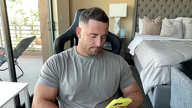 brettmycles28 online show from 10-22-25, 09:14