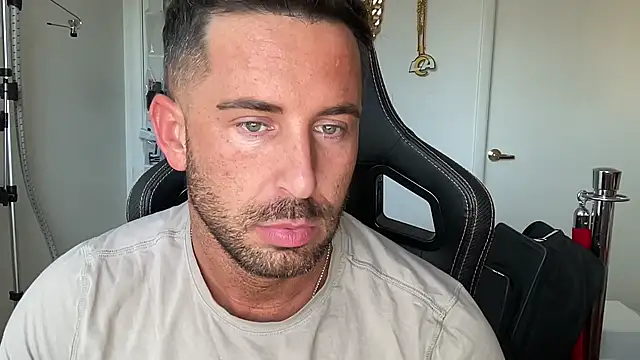 brettmycles28 online show from 06-01-26, 01:24