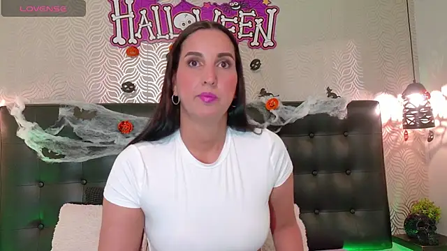 Snapshot of Sharonevanss_ chatting on 10-10-25, 08:41 Sharonevanss online show from 10-10-25, 08:41