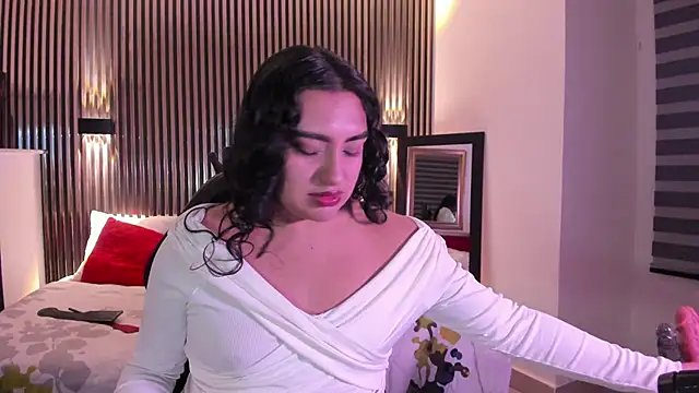 Snapshot of SyraPalmer chatting on 10-09-25, 03:37 SyraPalmer online show from 10-09-25, 03:37