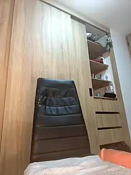 NIQUEILLA8 online show from 10-19-25, 12:44