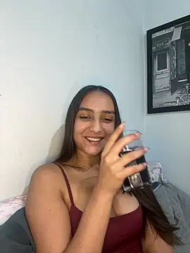 Snapshot of hannahhotwife chatting on 08-08-26, 12:46 hannahhotwife online show from 08-08-26, 12:46