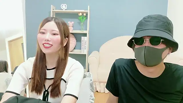 Snapshot of Reto-sama chatting on 09-15-25, 04:07 Reto-sama online show from 09-15-25, 04:07