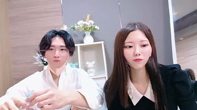 Snapshot of Reto-sama chatting on 09-20-25, 04:08 Reto-sama online show from 09-20-25, 04:08