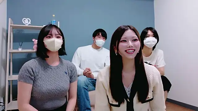 Snapshot of Reto-sama chatting on 10-13-25, 12:49 Reto-sama online show from 10-13-25, 12:49