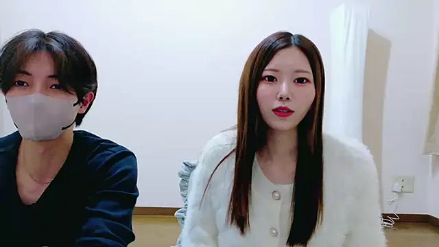 Snapshot of Reto-sama chatting on 10-31-25, 04:30 Reto-sama online show from 10-31-25, 04:30