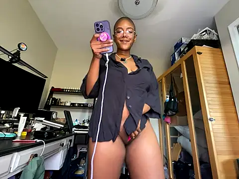 aliasyourfav online show from 10-19-25, 09:04