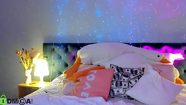 Snapshot of _xna_ chatting on 11-20-25, 01:06 xna online show from 11-20-25, 01:06