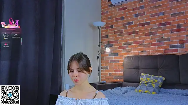 Snapshot of EmiliDen chatting on 10-04-25, 07:23 EmiliDen online show from 10-04-25, 07:23