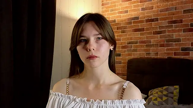 Snapshot of EmiliDen chatting on 10-07-25, 05:43 EmiliDen online show from 10-07-25, 05:43