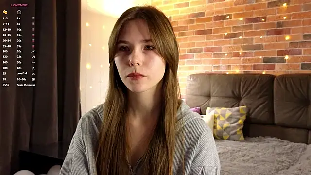 Snapshot of EmiliDen chatting on 10-08-25, 06:16 EmiliDen online show from 10-08-25, 06:16