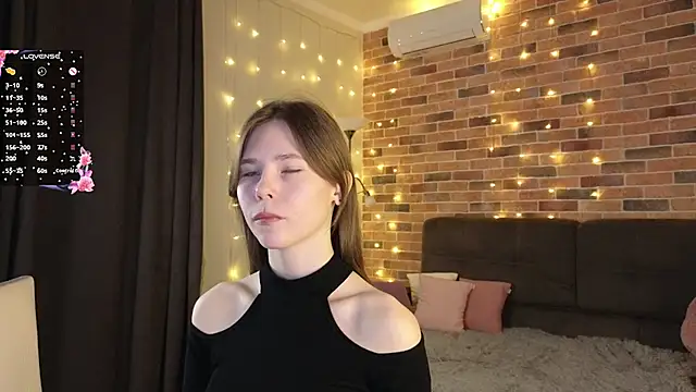 Snapshot of EmiliDen chatting on 10-19-25, 07:03 EmiliDen online show from 10-19-25, 07:03