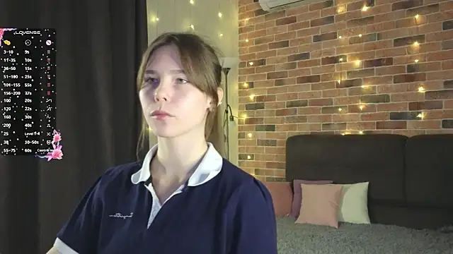 Snapshot of EmiliDen chatting on 10-21-25, 05:02 EmiliDen online show from 10-21-25, 05:02