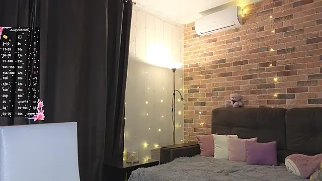 Snapshot of EmiliDen chatting on 11-03-25, 05:03 EmiliDen online show from 11-03-25, 05:03