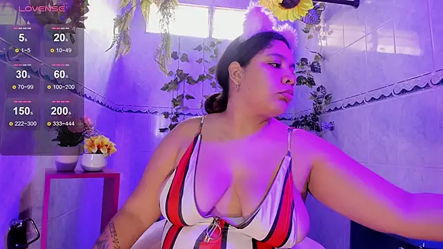 Snapshot of Miia_bakeer_ chatting on 09-17-25, 02:19 Miia bakeer online show from 09-17-25, 02:19