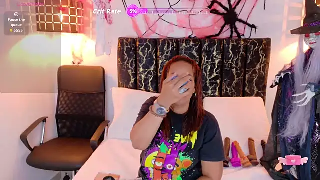 Snapshot of evvaa_moon69 chatting on 10-27-25, 12:42 evvaa moon69 online show from 10-27-25, 12:42