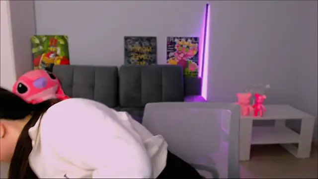 queenofthesense  online show from 10-27-25, 04:33