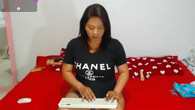 Snapshot of hiilarybrown chatting on 09-17-25, 03:08 hiilarybrown online show from 09-17-25, 03:08