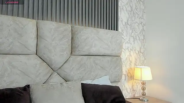 leilapons online show from 10-19-25, 05:57