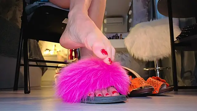 Feet Heelss online show from 10-06-25, 09:40