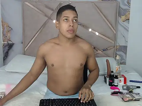 Snapshot of Boy-X- chatting on 09-19-25, 10:32 Boy-X- online show from 09-19-25, 10:32