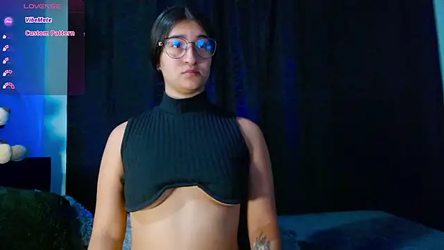 Snapshot of EVAH_LEE_ chatting on 10-17-25, 03:42 EVAH LEE online show from 10-17-25, 03:42