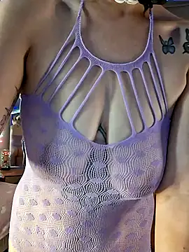 Snapshot of PeachyAriel chatting on 04-13-26, 02:28 PeachyAriel online show from 04-13-26, 02:28