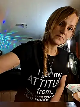 Snapshot of PeachyAriel chatting on 05-12-26, 01:47 PeachyAriel online show from 05-12-26, 01:47