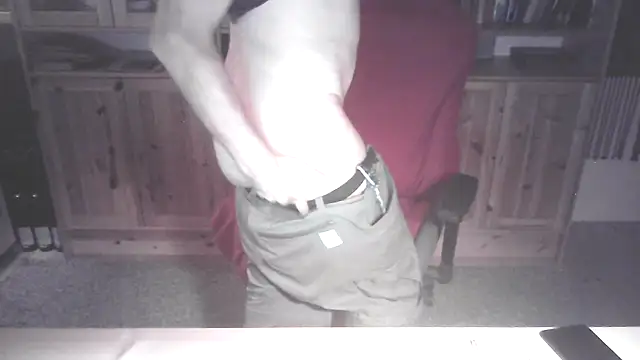 Snapshot of boy40bi chatting on 10-22-25, 04:46 boy40bi online show from 10-22-25, 04:46