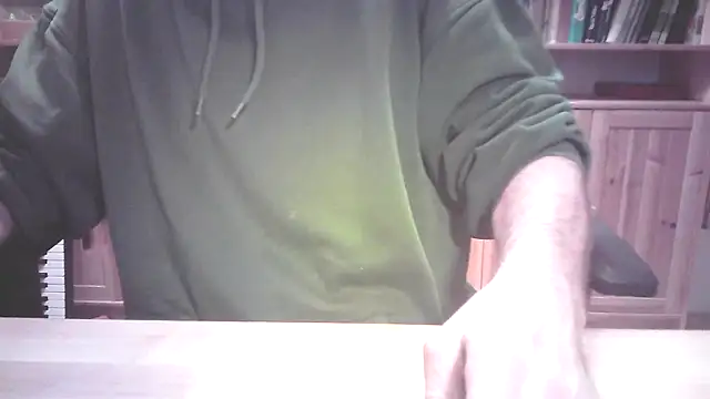 Snapshot of boy40bi chatting on 12-01-25, 06:13 boy40bi online show from 12-01-25, 06:13