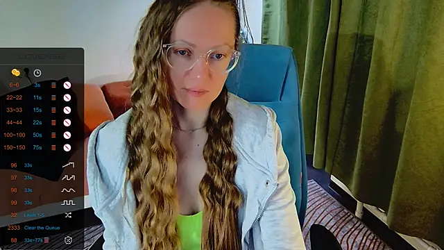 Snapshot of _Goldilocks_ chatting on 09-13-25, 06:35 Goldilocks online show from 09-13-25, 06:35