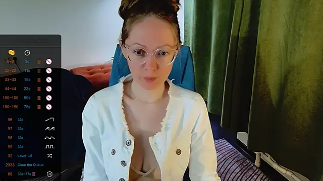 Snapshot of _Goldilocks_ chatting on 09-15-25, 06:35 Goldilocks online show from 09-15-25, 06:35