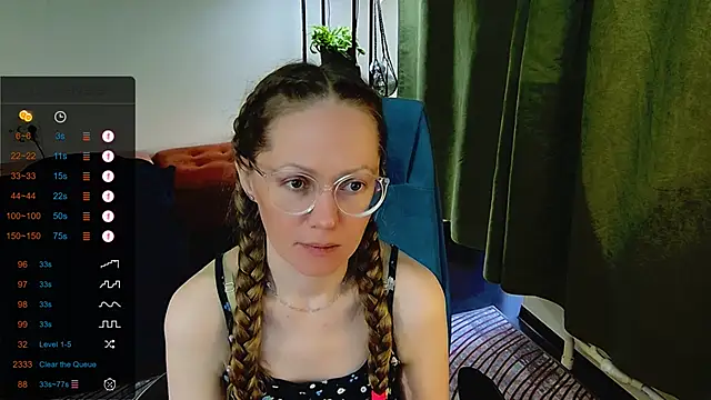 Snapshot of _Goldilocks_ chatting on 09-16-25, 07:09 Goldilocks online show from 09-16-25, 07:09