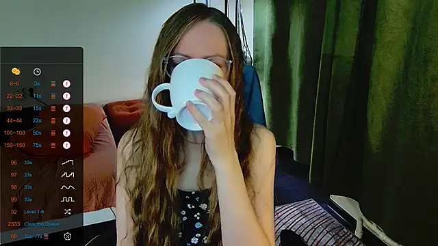 Snapshot of _Goldilocks_ chatting on 09-18-25, 06:48 Goldilocks online show from 09-18-25, 06:48
