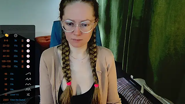 Snapshot of _Goldilocks_ chatting on 09-19-25, 06:59 Goldilocks online show from 09-19-25, 06:59