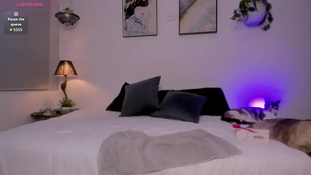 MiaCoopper online show from 10-25-25, 02:08