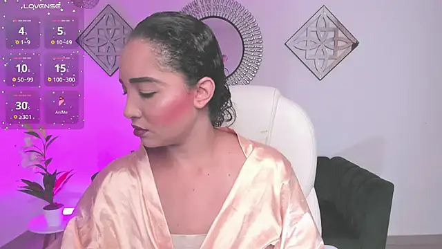 Snapshot of Sharon_breezee chatting on 10-05-25, 01:59 Sharon breezee online show from 10-05-25, 01:59